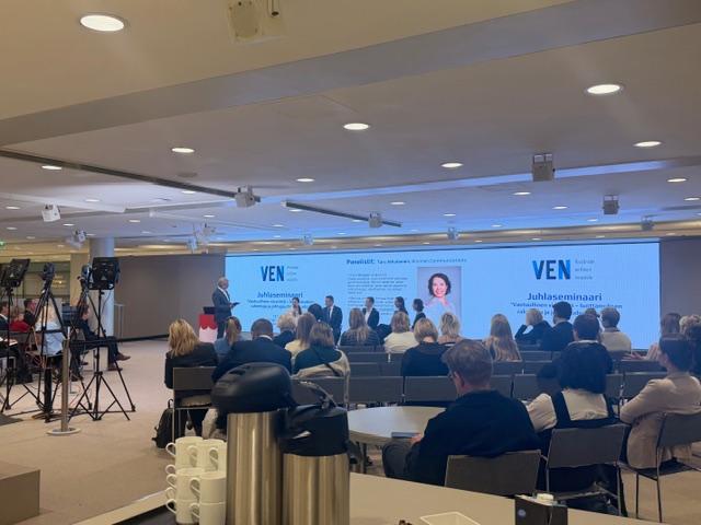 10 vuotta toiminut Viestinnän eetinen neuvosto julkaisi Vastuullista viestintää -merkin